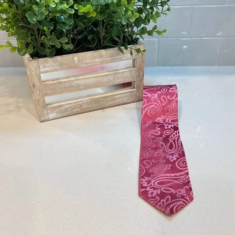 Brooks Brothers Men's Irregular Jacquard Paisley All Silk Necktie Red Pink